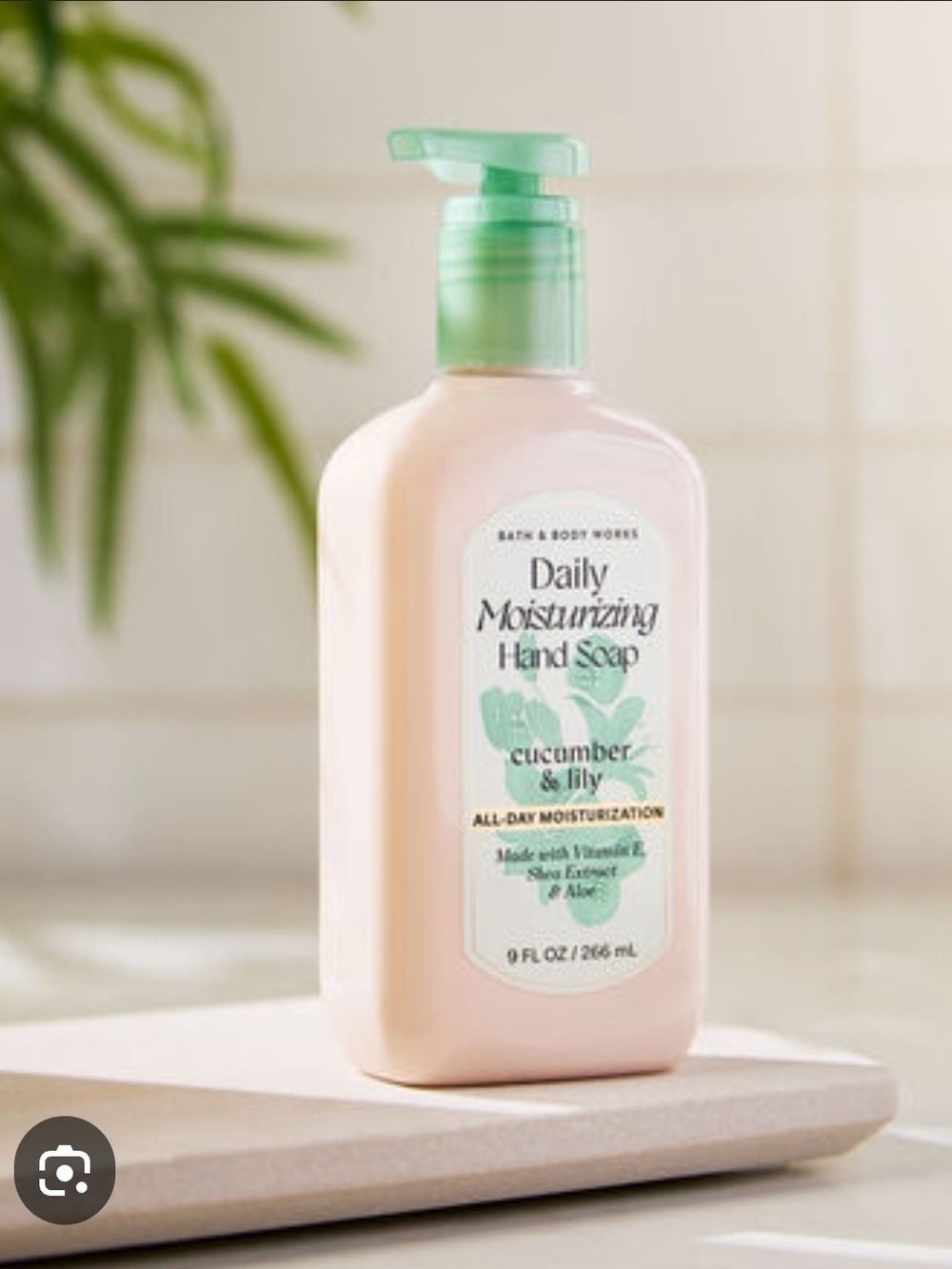 Bath & Body Works Hand Soap - Peach Bottle with Green Pump